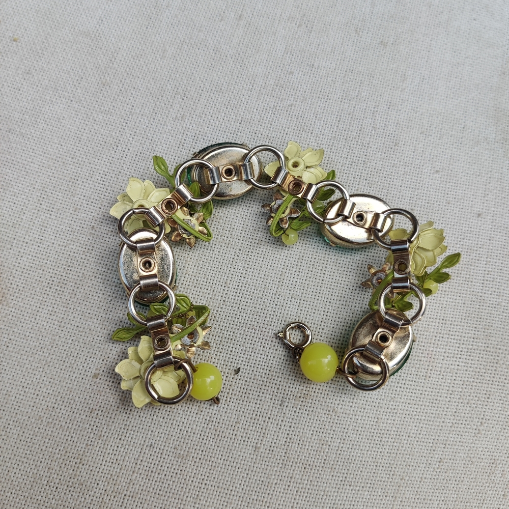 đź’ĄBOGOđź’Ą Vintage Lisner Green and Yellow Floral Bracelet - Picture 4 of 8